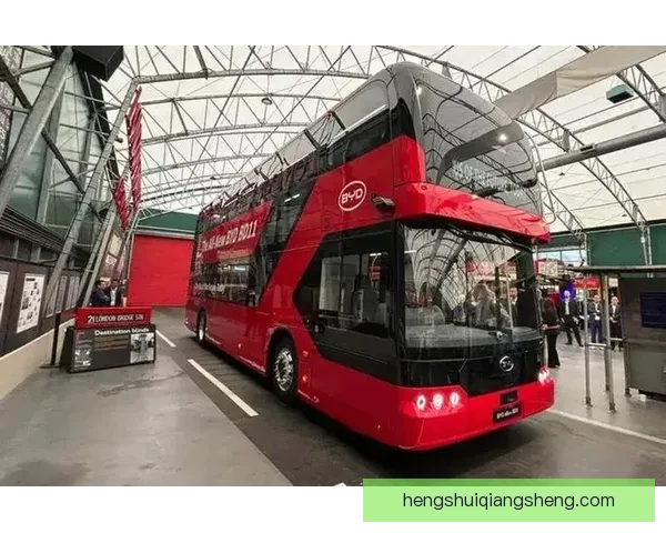 斯帕莱蒂打听双层大巴费用